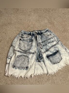 NWT Aphrodite Light Blue Acid-Wash Denim Shorts with Skirt on top